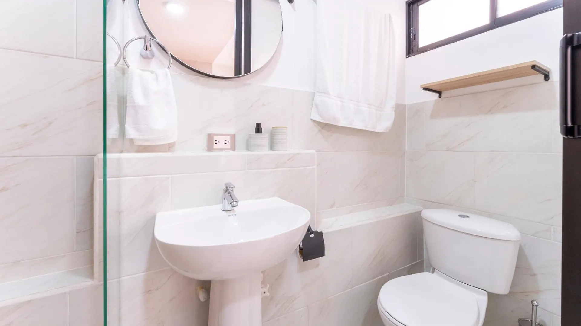 Cozy Apartment Located In Manila With Jacuzzi And Ac Medellín