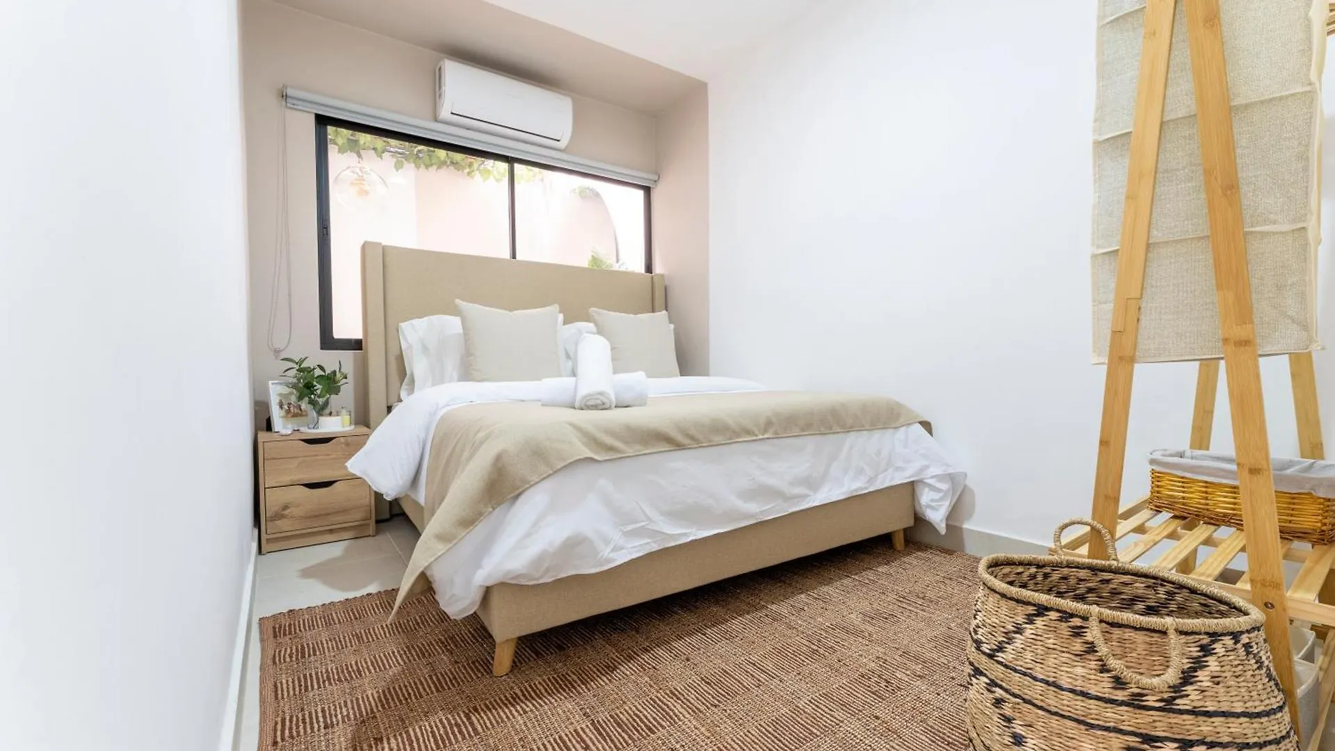 Cozy Apartment Located In Manila With Jacuzzi And Ac Medellín